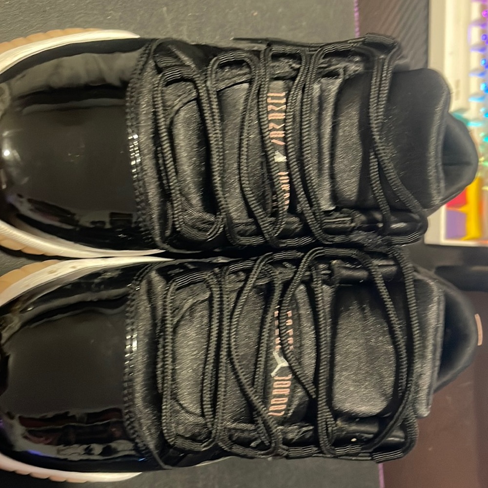 Jordan 11 low bleached coral (US7)